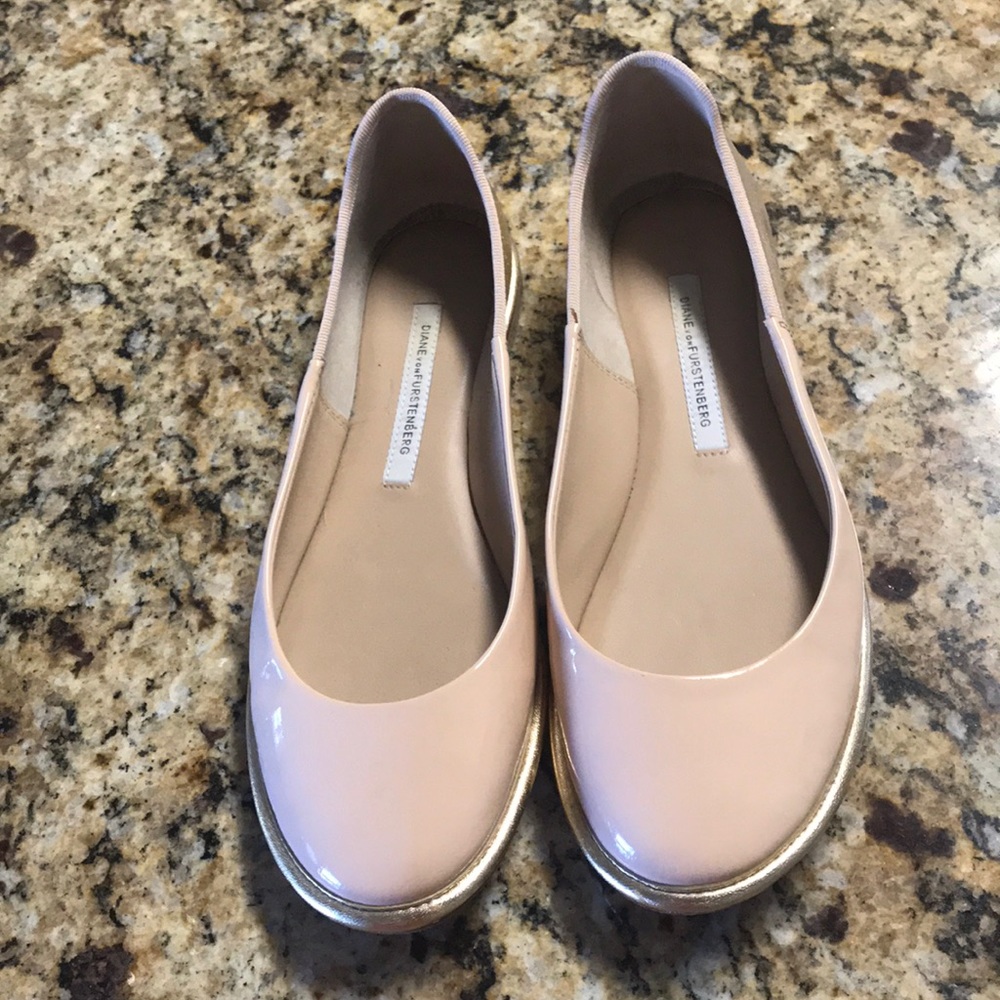 DVF FLATS - Picture 2 of 5